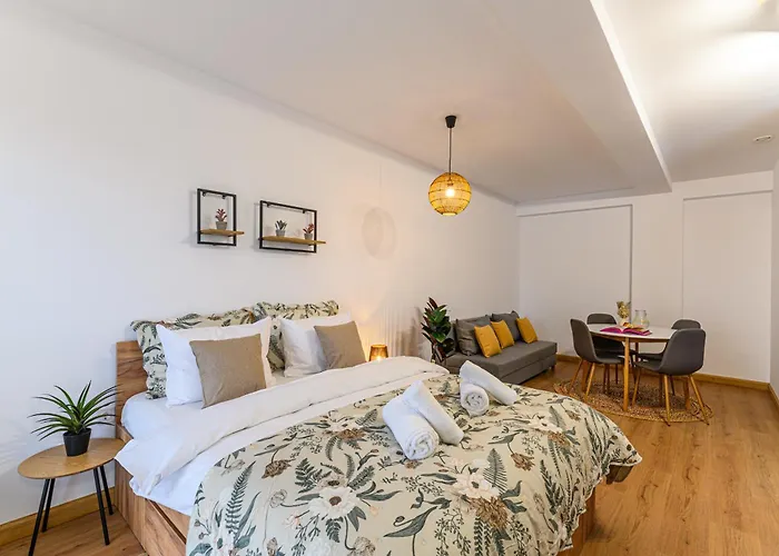 Urban Altitude W Panoramic Skyline Vistas *